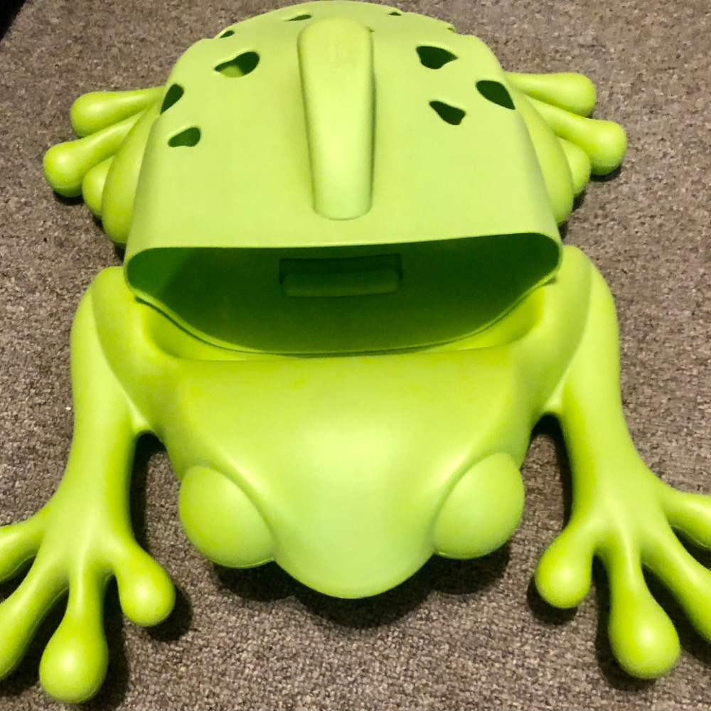 BOON FROG PAD BATH CADDY AND SCOOP WITH SUCTION MOUNT